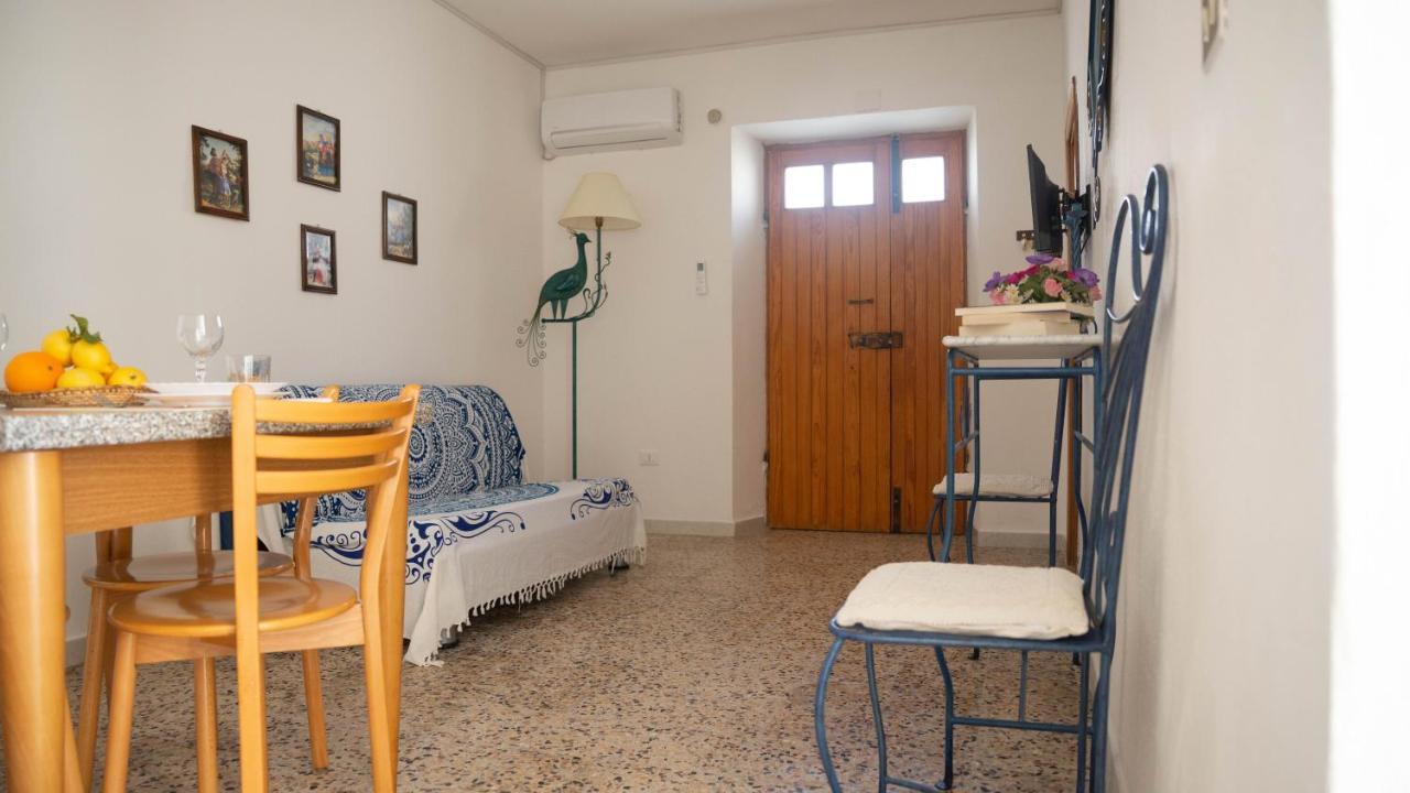Appartamenti Melograno E Fico Loculi Luaran gambar