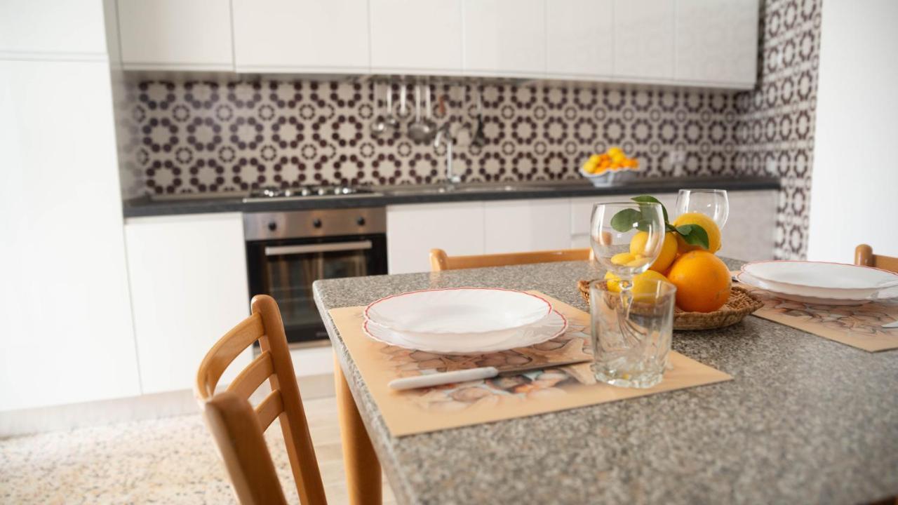 Appartamenti Melograno E Fico Loculi Luaran gambar