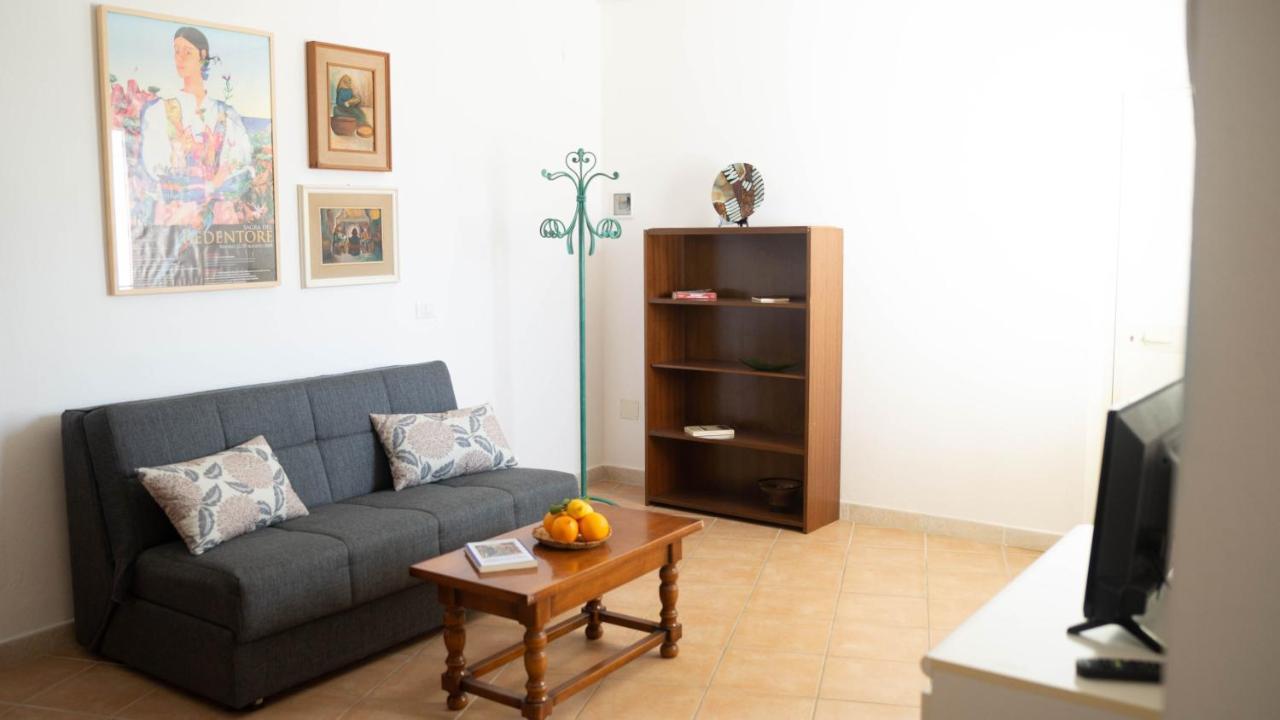 Appartamenti Melograno E Fico Loculi Luaran gambar