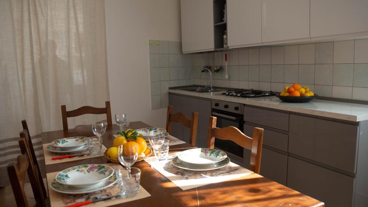 Appartamenti Melograno E Fico Loculi Luaran gambar