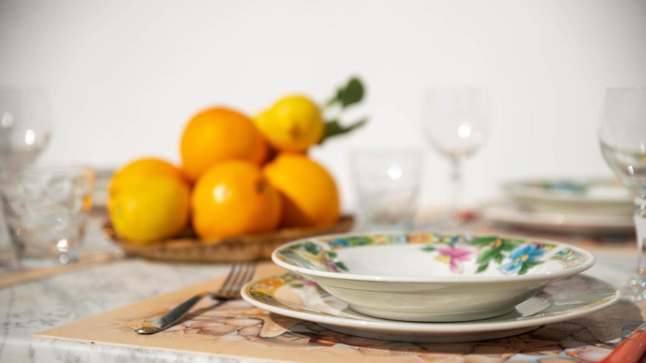 Appartamenti Melograno E Fico Loculi Luaran gambar