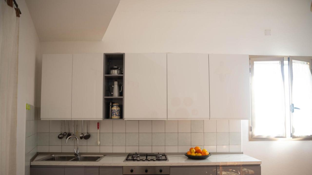 Appartamenti Melograno E Fico Loculi Luaran gambar