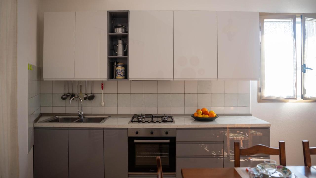 Appartamenti Melograno E Fico Loculi Luaran gambar